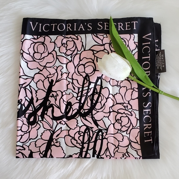 VICTORIA'S SECRET FLORAL SCARF - Picture 5 of 6